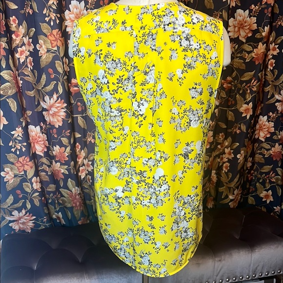 Rag & Bone Yellow 100% Silk Sleevless V- Neck Blouse - Picture 6 of 8